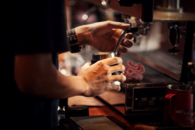 Hoe kun je besparen op het drinken van koffie?